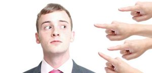 انتقاد و سرزنش کردن