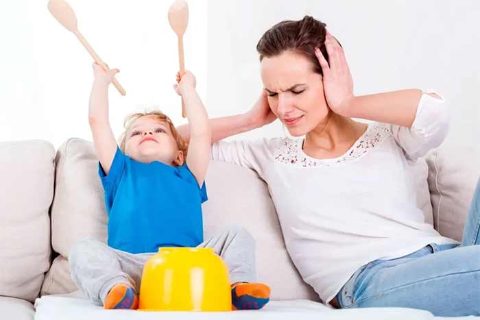 کودک بیش فعال و مادر کلافه 